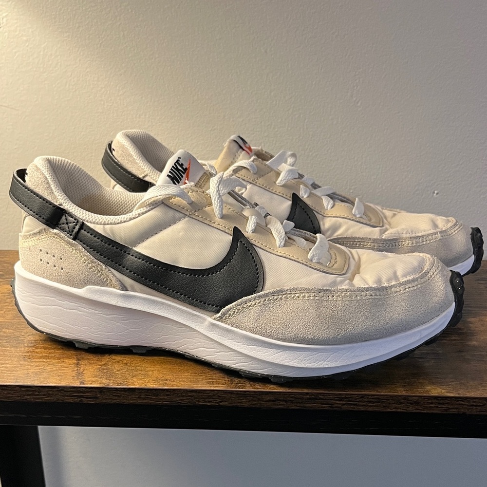 Nike Women’s Beige and Black Waffle Debut Size 10.5